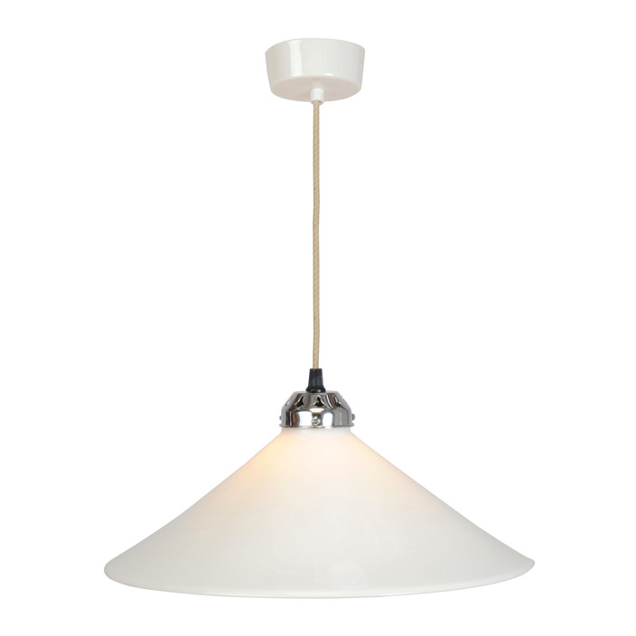 Závěsná lampa Cobb od Original BTC s klasickým porcelánovým stínítkem v bílé barvě dostupné ve dvou velikostech. (Průměr: Ø35cm)