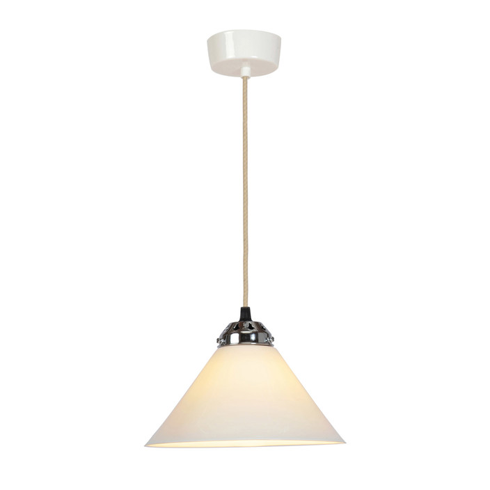 Závěsná lampa Cobb od Original BTC s klasickým porcelánovým stínítkem v bílé barvě dostupné ve dvou velikostech. (Průměr: Ø22,5cm)