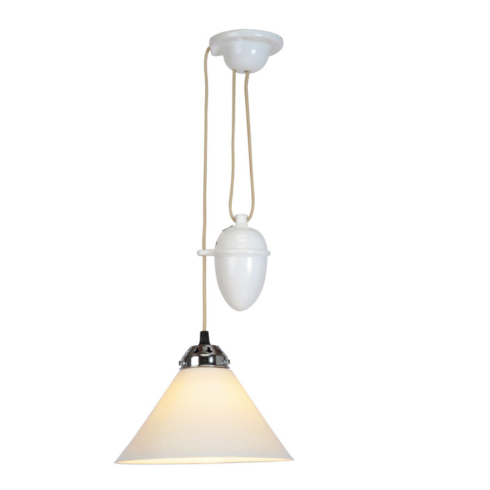 Závěsná lampa Cobb Rise & Fall od Original BTC s klasickým porcelánovým stínítkem v bílé barvě dostupné ve dvou velikostech. Kabel se závažím s nastavitelnou délkou. (Průměr: Ø22,5cm)