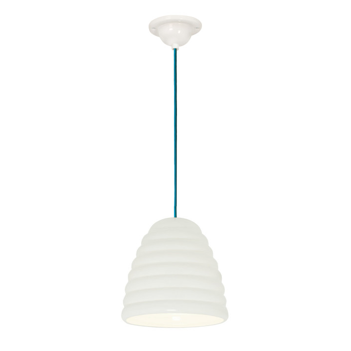 Závěsná lampa Hector Bibendum od Original BTC se stínítkem z bílého porcelánu a kabelem s textilním opletením v různých barvách.  (Barva kabelu: tyrkysová)