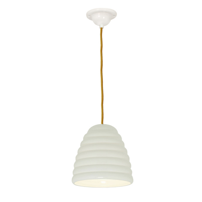Závěsná lampa Hector Bibendum od Original BTC se stínítkem z bílého porcelánu a kabelem s textilním opletením v různých barvách.  (Barva kabelu: žlutá)