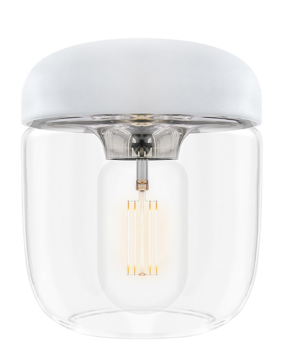 Jednoduché závěsné svítidlo UMAGE Acorn. Kombinace skla, bílé a kovu (ocel, měď nebo mosaz)