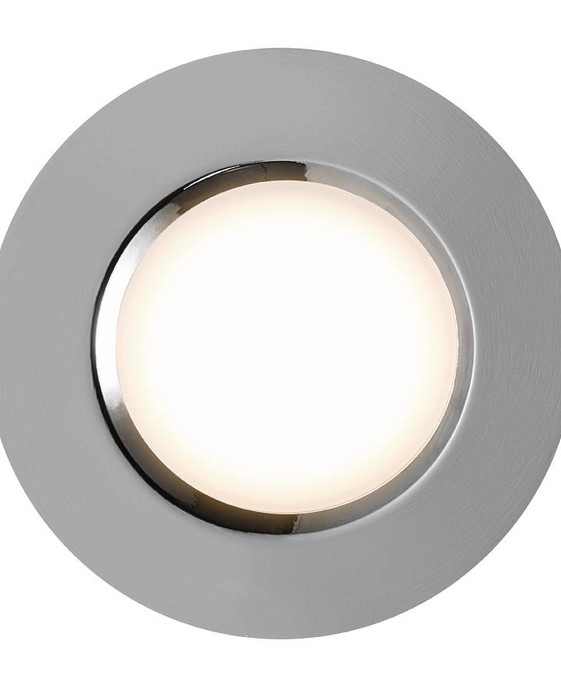 Vestavěné svítidlo Dorado od Nordlux vyzařuje teple bílé světlo, takže je vhodné například do pokoje, kde potřebujete příjemné osvětlení. Zároveň má i vysoký stupeň IP.