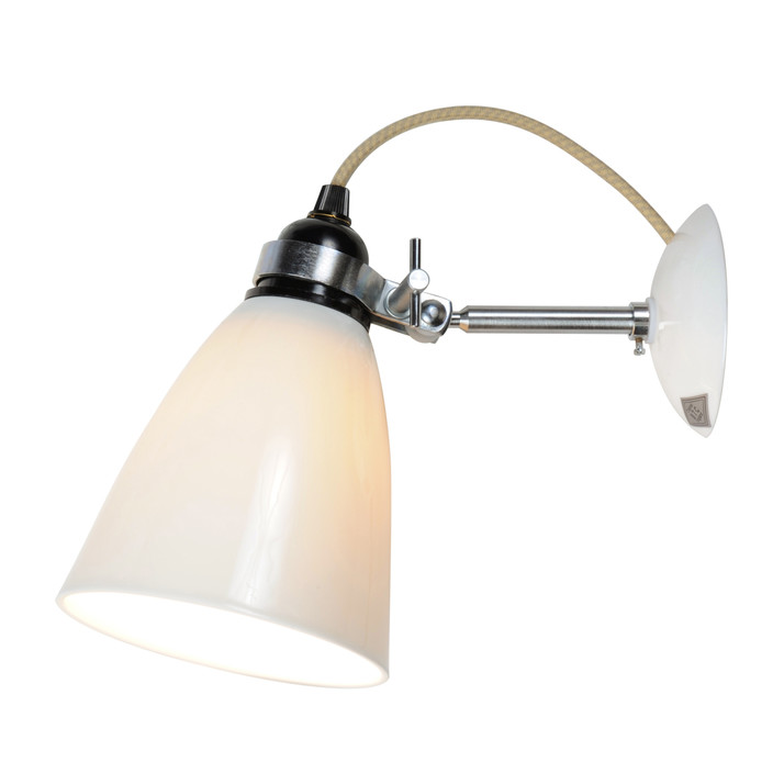 Nástěnná lampička Hector Dome od Original BTC s hladkým porcelánovým stínítkem v bílé barvě a kabelem s textilním opředením, ve dvou velikostech. (Průměr: Ø12cm)