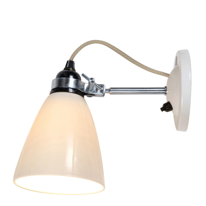 Nástěnná lampička Hector Dome od Original BTC s hladkým porcelánovým stínítkem v bílé barvě a kabelem s textilním opředením, s vypínačem na základně, ve dvou velikostech. (Průměr: Ø12cm)