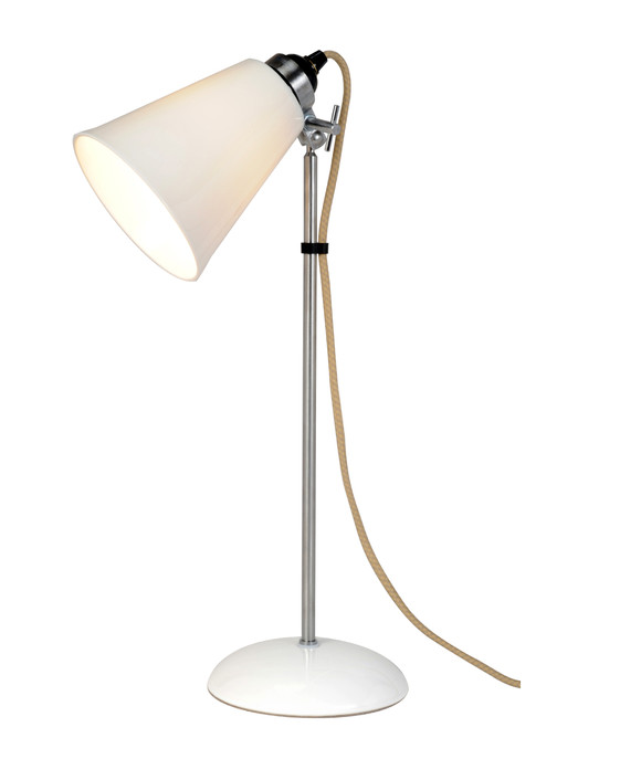 Stolní lampička Hector Flowerpot od Original BTC s hladkým porcelánovým stínítkem ve tvaru květináče v bílé barvě a kabelem s textilním opředením. Ve dvou velikostech.